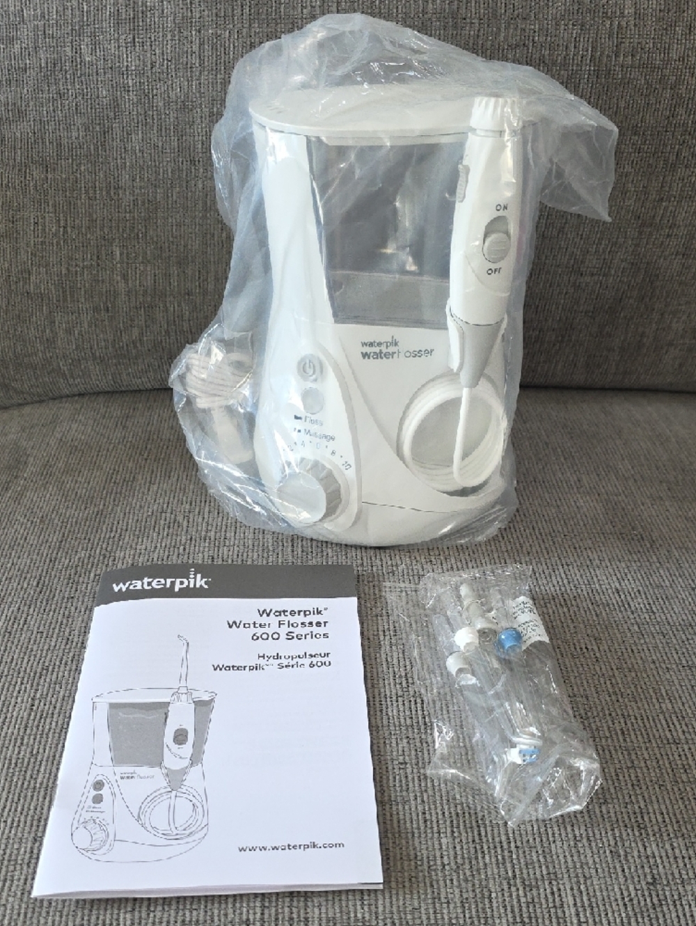 Waterpik Aquarius Water Flosser in White, New In Box, 7 Flosser Tips. - Picture 5 of 12